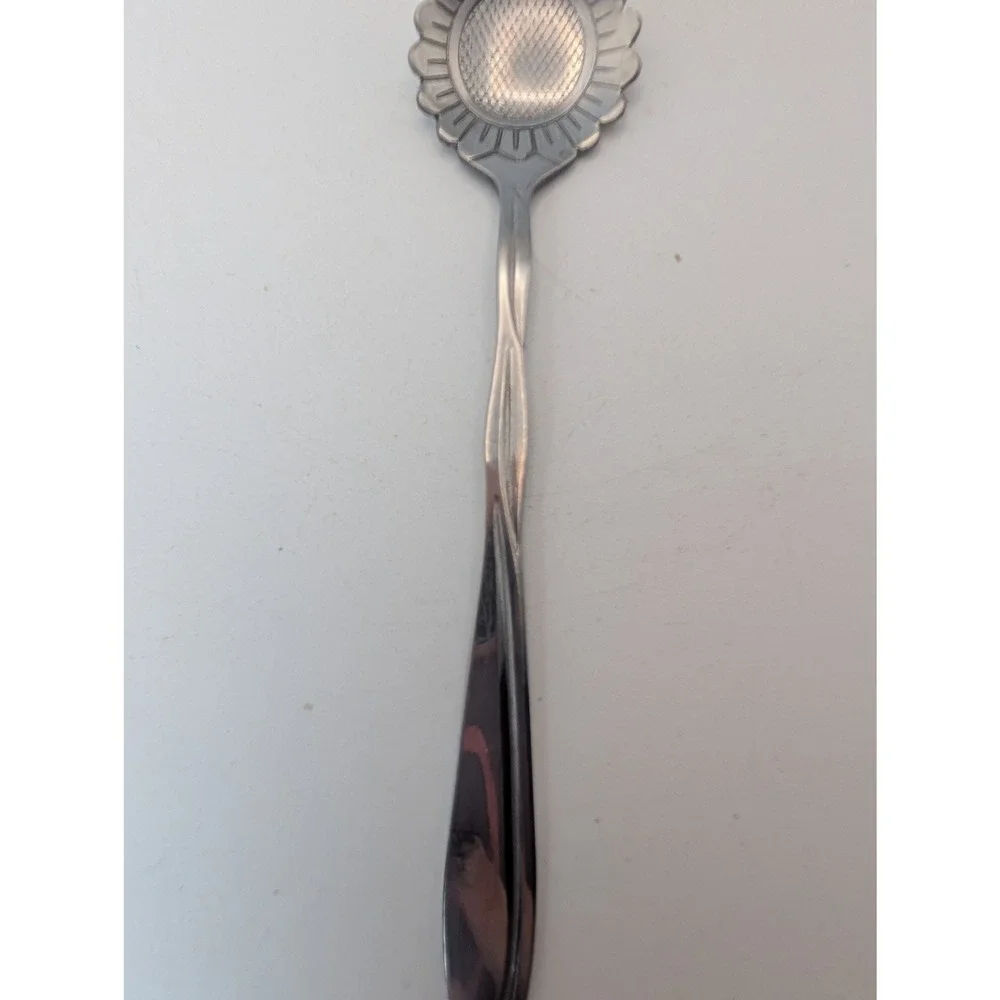 Vintage Silver Tone Sunflower Tea Spoon Twisted Handle Floral Scalloped Bowl